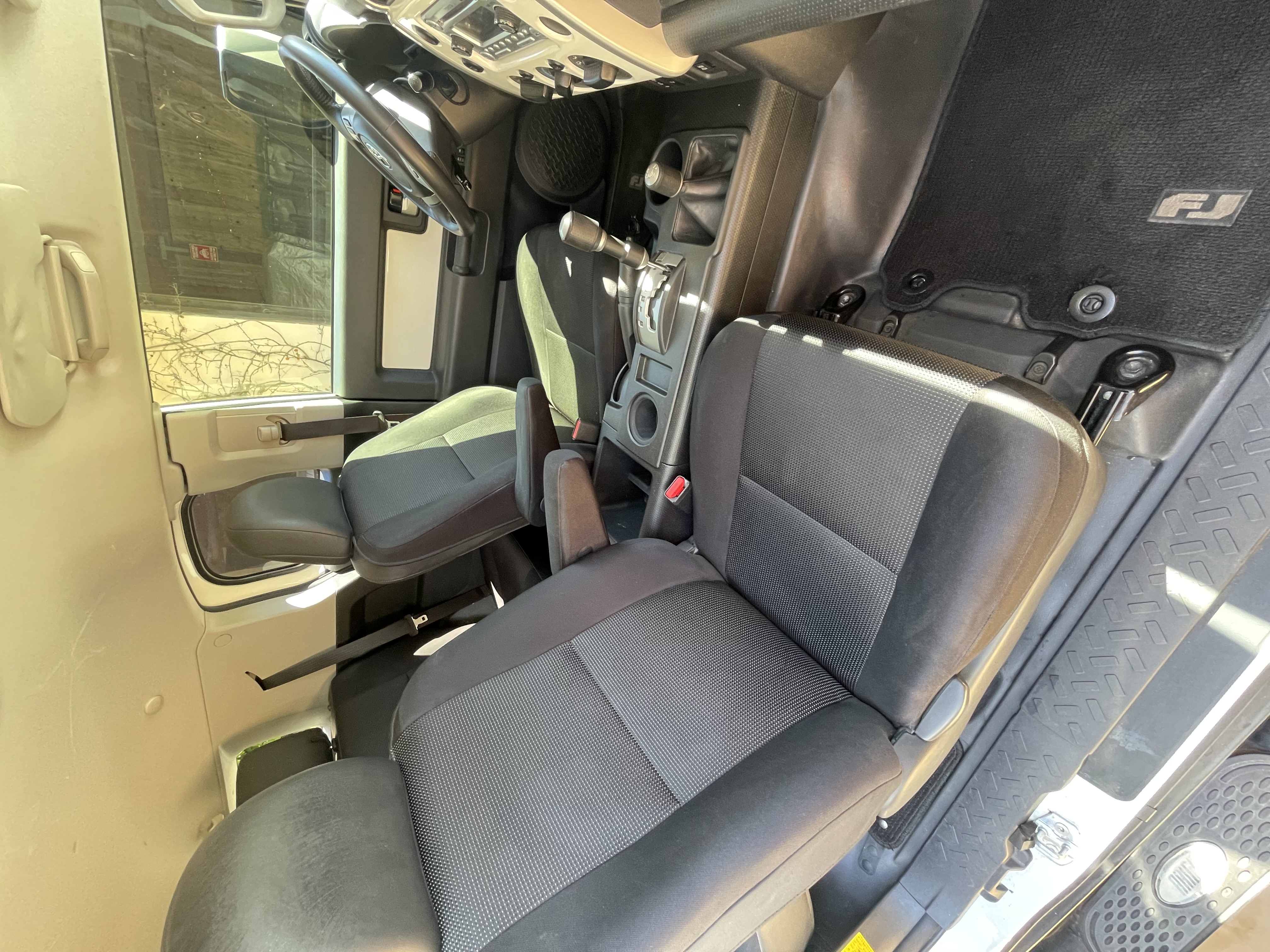 Used 2013 Toyota FJ Cruiser 4WD w/ Upgrade Pkg image 24