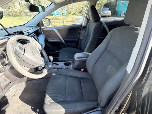 Used 2016 Toyota RAV4 LE image 6