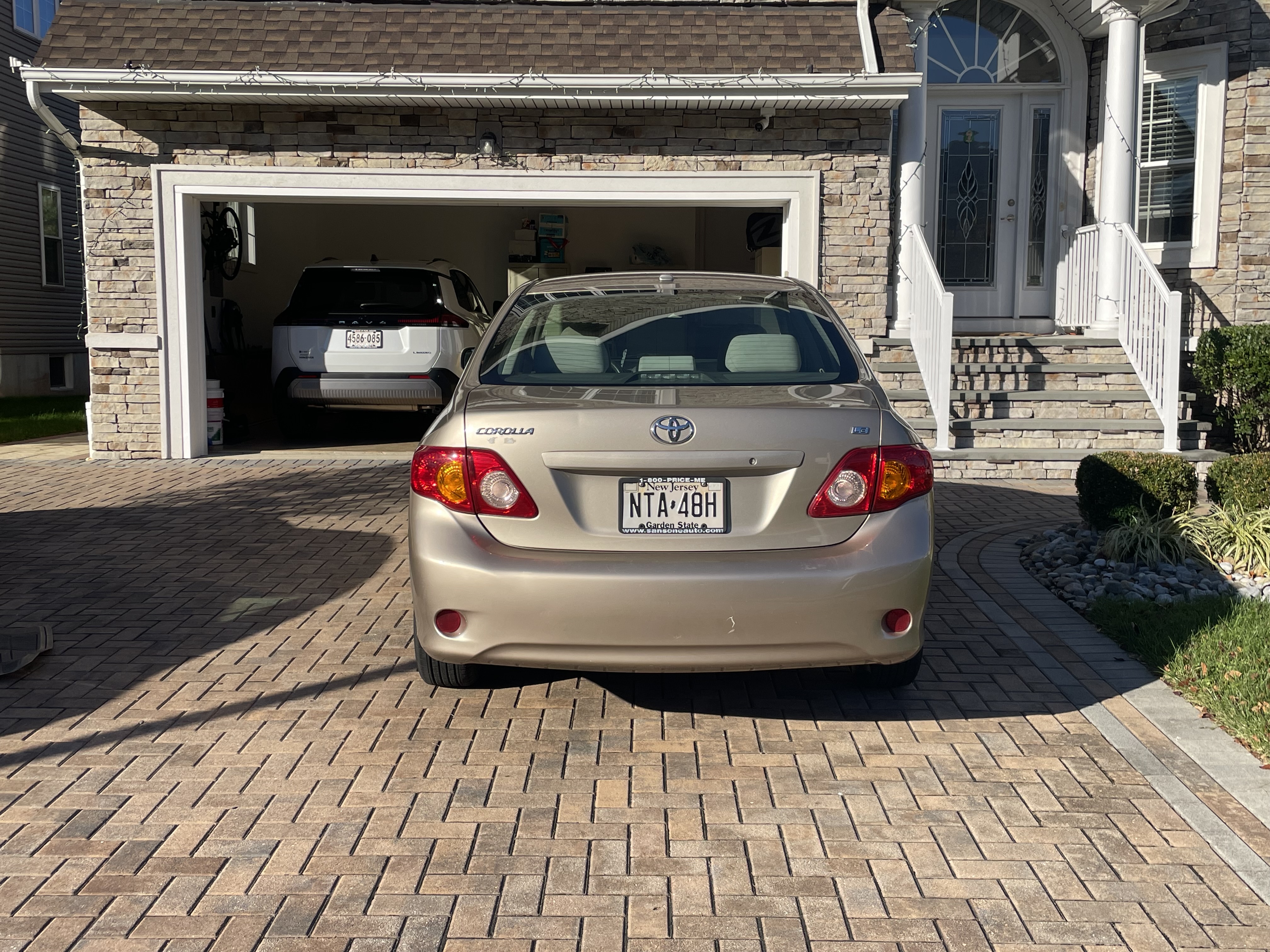 Used 2009 Toyota Corolla LE w/ All Weather Guard Pkg FWD image 6