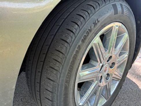 Used 2011 Cadillac DTS Premium image 13