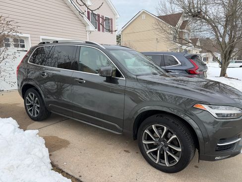 Used 2018 Volvo XC90 T6 Momentum w/ Convenience Package image 13