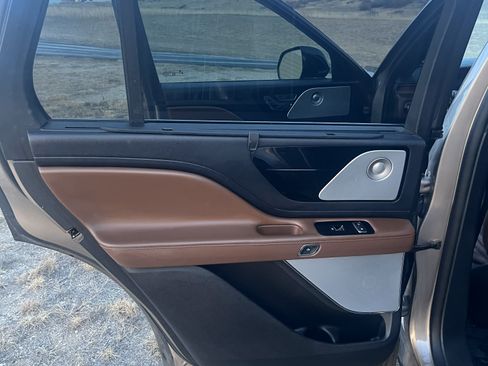 Used 2020 Lincoln Aviator Reserve w/ Equipment Group 202A image 24