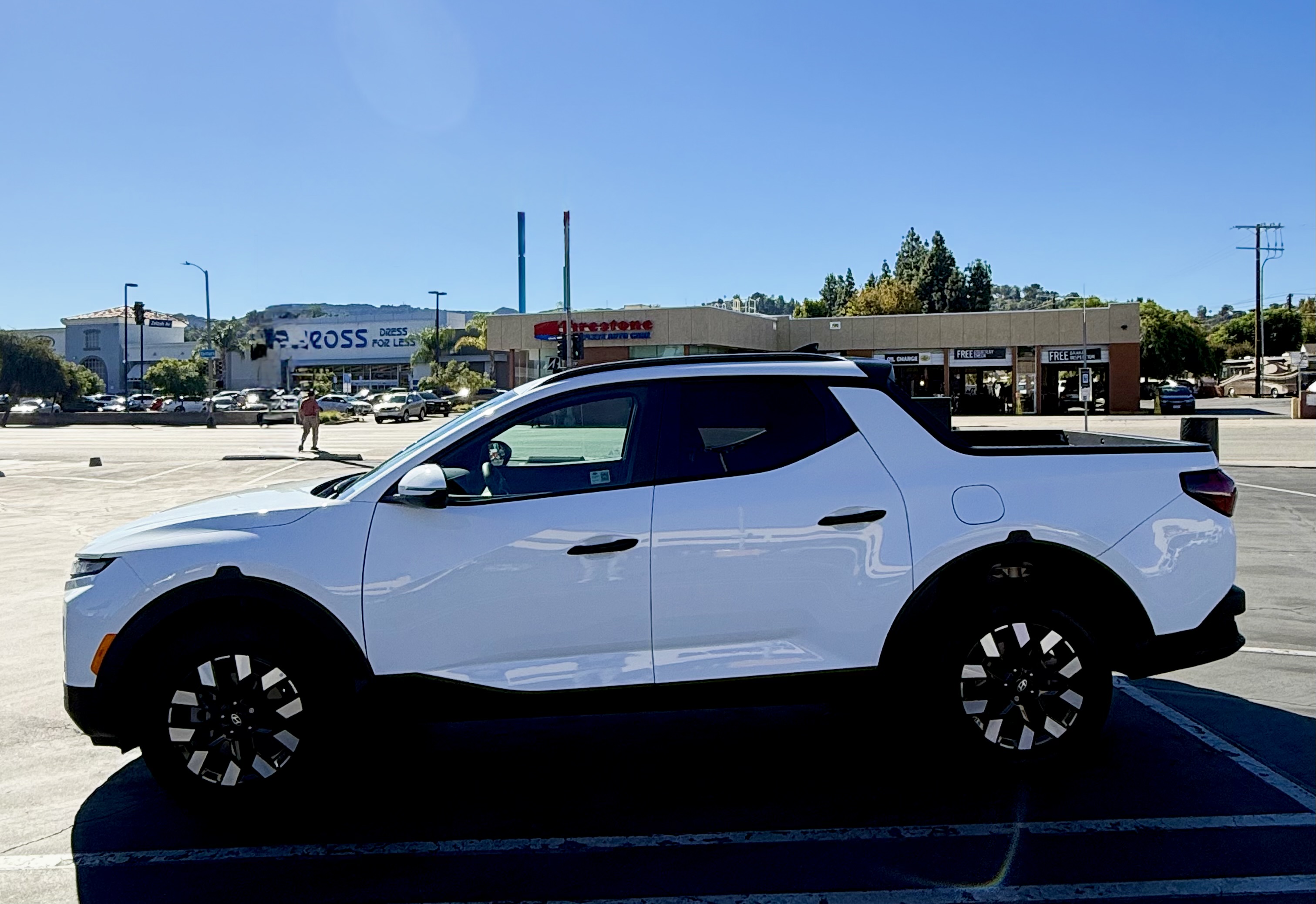 Used 2025 Hyundai Santa Cruz SEL FWD image 2