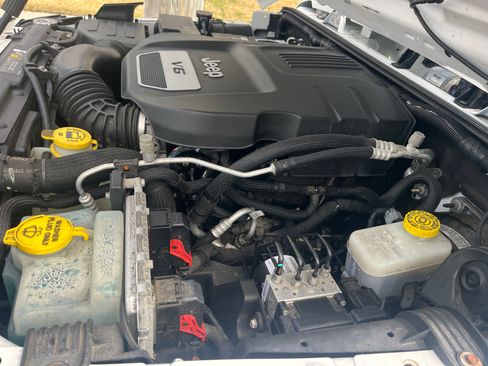 Used 2017 Jeep Wrangler Unlimited Sport w/ Quick Order Package 24S image 10