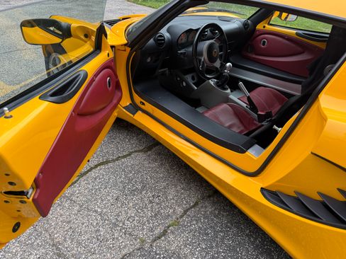 Used 2005 Lotus Elise RWD image 12