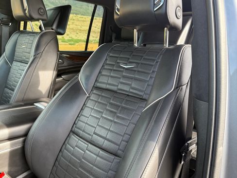 Used 2023 Cadillac Escalade ESV Sport Platinum w/ LPO, ONYX Package image 13