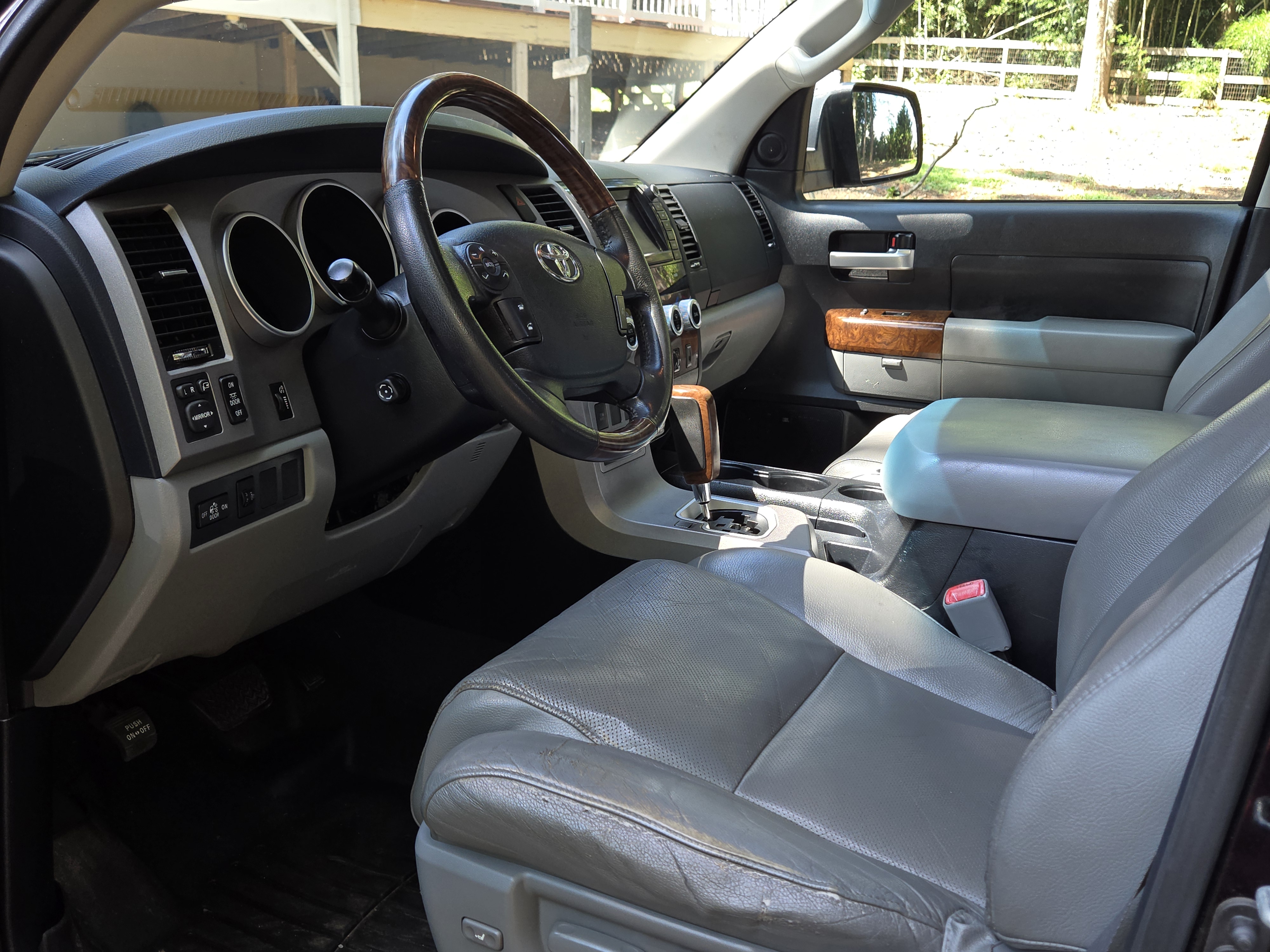 Used 2012 Toyota Tundra Limited w/ Platinum Pkg RWD image 15
