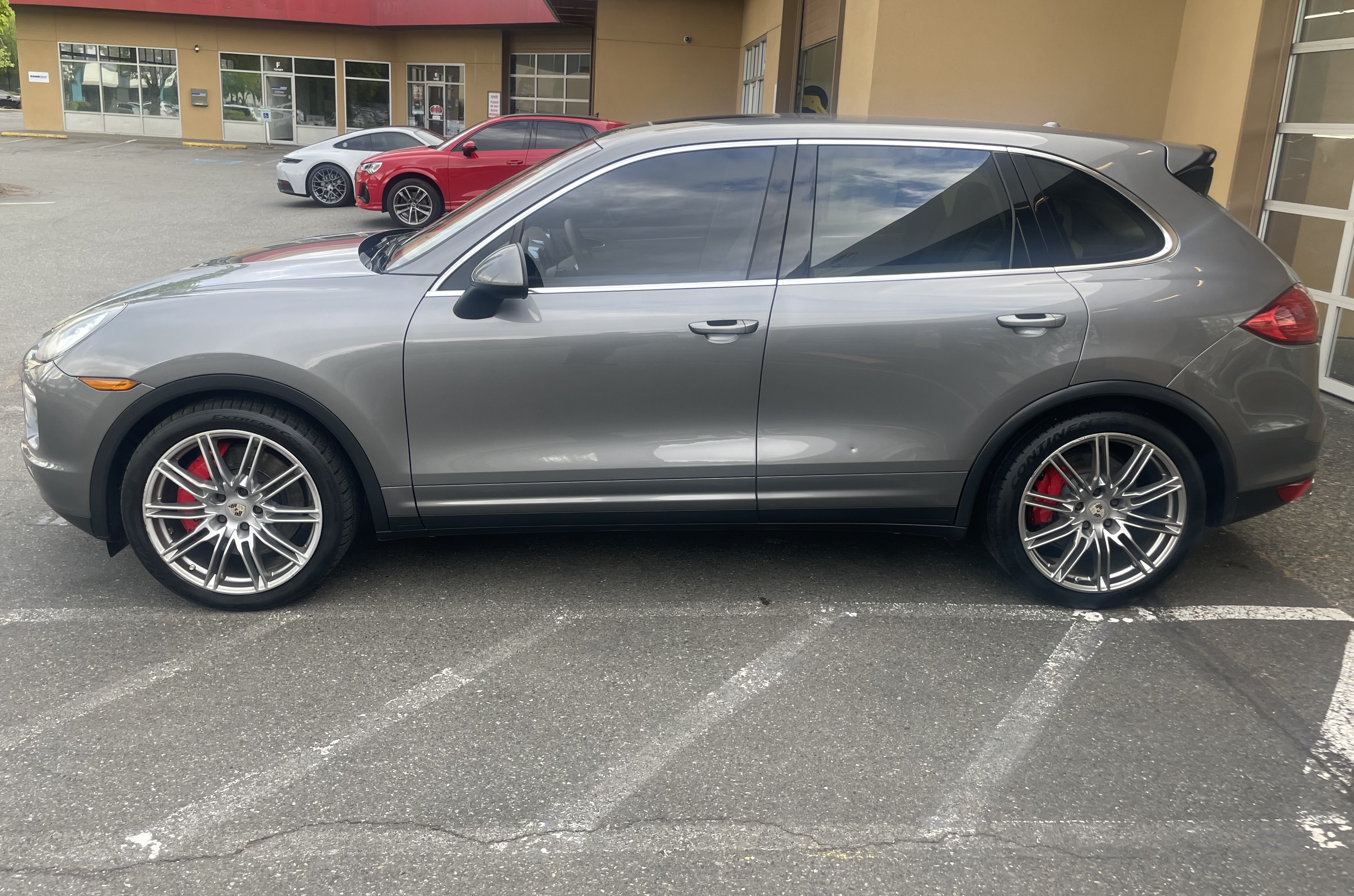 Used 2011 Porsche Cayenne Turbo AWD/4WD image 8