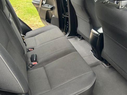 Used 2018 Toyota RAV4 LE AWD/4WD image 17