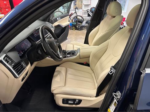 Used 2022 BMW X5 xDrive40i w/ Premium Package image 11