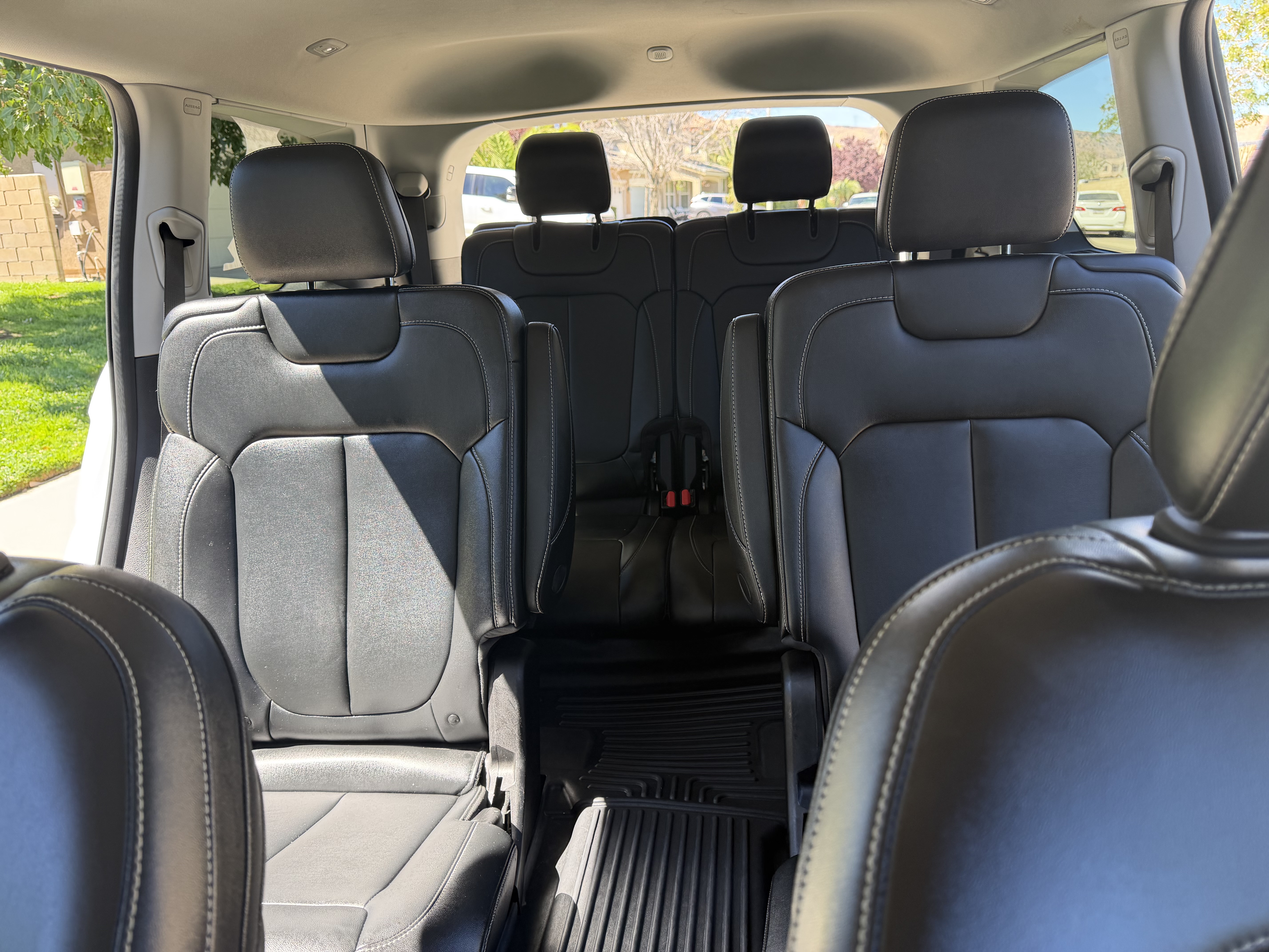 Used 2024 Jeep Grand Cherokee L Limited w/ Black Appearance Package RWD image 9