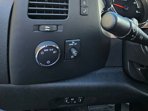 Used 2011 Chevrolet Silverado 2500 LT w/ Interior Plus Package image 20