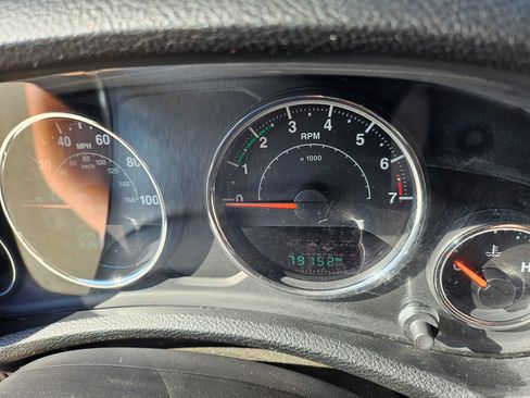 Used 2015 Jeep Wrangler Unlimited Rubicon w/ Connectivity Group image 11