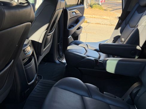 Used 2018 Cadillac Escalade Luxury image 10