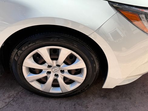Used 2020 Toyota Corolla LE FWD image 5