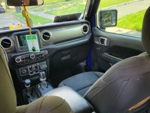 Used 2019 Jeep Wrangler Unlimited Sahara image 14