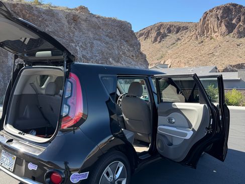 Used 2019 Kia Soul EV image 8