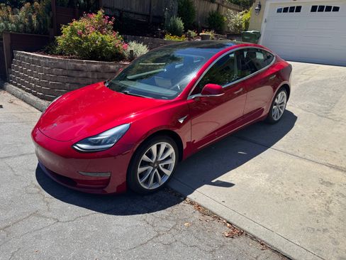 Used 2019 Tesla Model 3 Mid Range RWD image 2