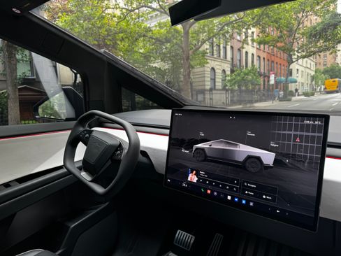 Used 2024 Tesla Cybertruck AWD Crew Cab image 10