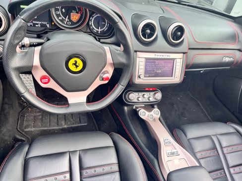 Used 2014 Ferrari California image 10