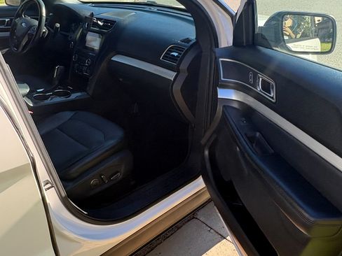 Used 2017 Ford Explorer XLT w/ Equipment Group 202A image 19
