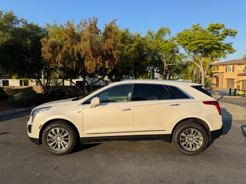 Used 2017 Cadillac XT5 Luxury w/ Driver Awareness Package image 6