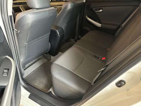 Used 2015 Toyota Prius Four w/ Deluxe Solar Roof Package FWD image 10
