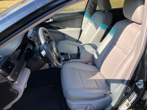 Used 2014 Toyota Camry LE image 12