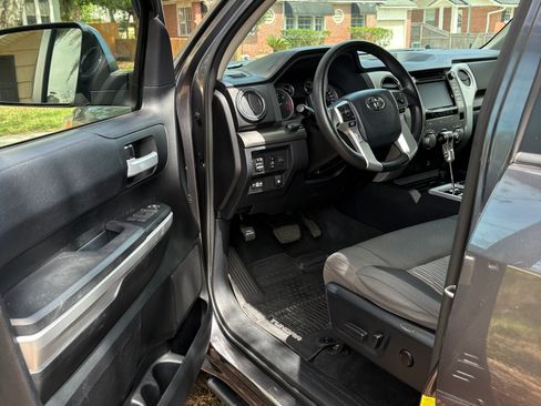 Used 2017 Toyota Tundra SR5 w/ TRD Off Road Package image 16