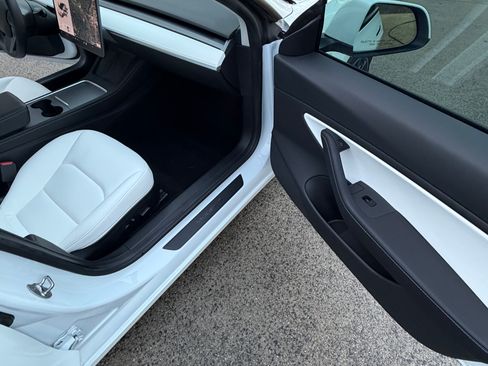 Used 2021 Tesla Model 3 Performance image 23