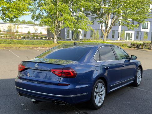 Used 2017 Volkswagen Passat 3.6 SEL Premium FWD image 10