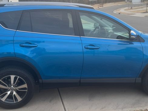 Used 2018 Toyota RAV4 XLE image 4