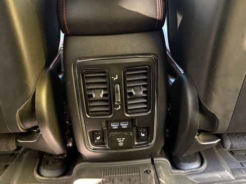 Used 2021 Jeep Grand Cherokee Trailhawk w/ Trailhawk Luxury Group image 12