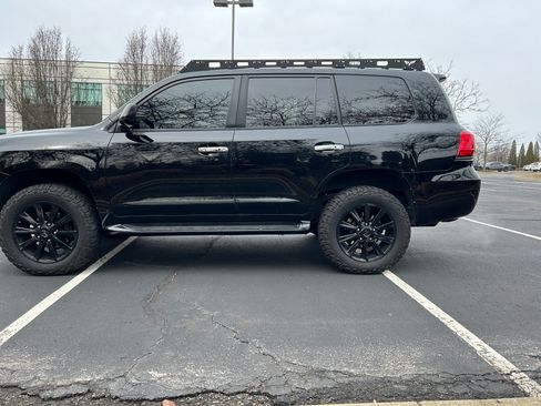 Used 2009 Lexus LX 570 4WD w/ Preferred Accessory Pkg image 8