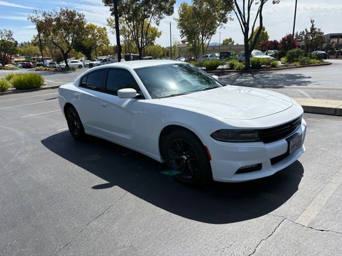 Used 2018 Dodge Charger SXT Plus RWD image 4