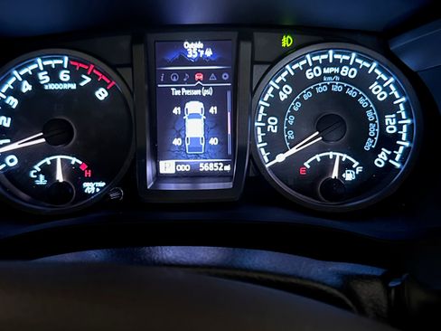 Used 2018 Toyota Tacoma TRD Off-Road image 19