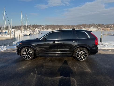 Used 2022 Volvo XC90 T6 Momentum w/ Climate Package image 1