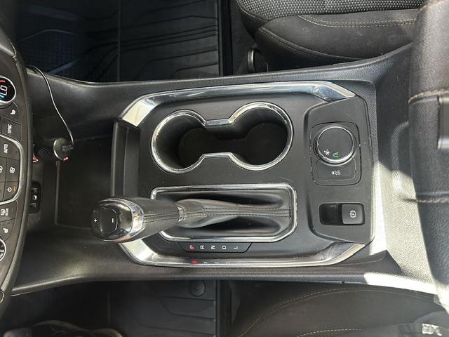 Used 2018 Chevrolet Traverse LT FWD image 12