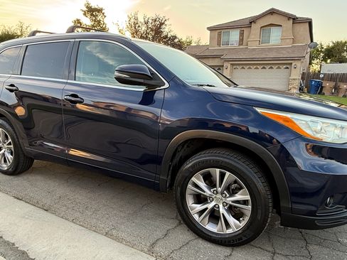 Used 2015 Toyota Highlander XLE FWD image 6