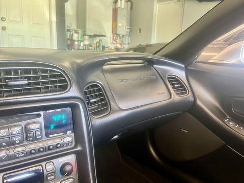 Used 2004 Chevrolet Corvette Convertible w/ Preferred Equipment Group image 10