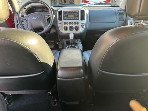 Used 2006 Ford Escape Limited image 12