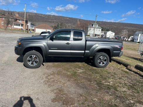 Used 2009 Toyota Tacoma 4x4 Access Cab V6 image 1