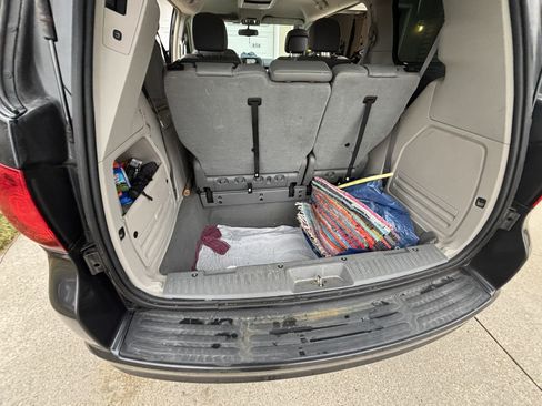 Used 2012 Volkswagen Routan SE image 10