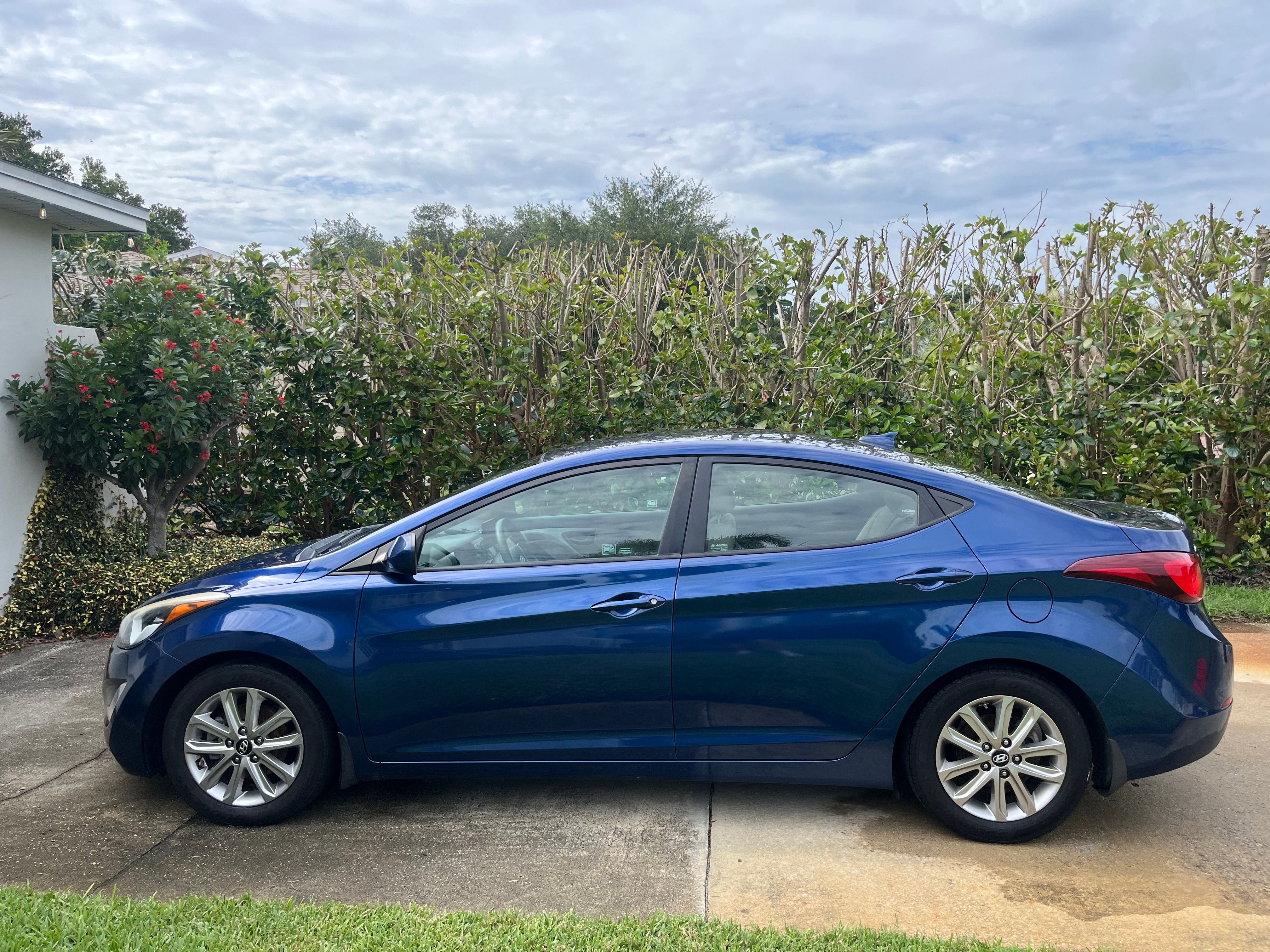 Used 2016 Hyundai Elantra SE w/ Option Group 02 FWD image 1