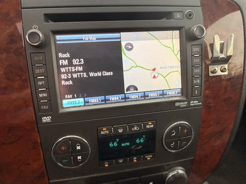 Used 2014 Chevrolet Suburban LT image 11