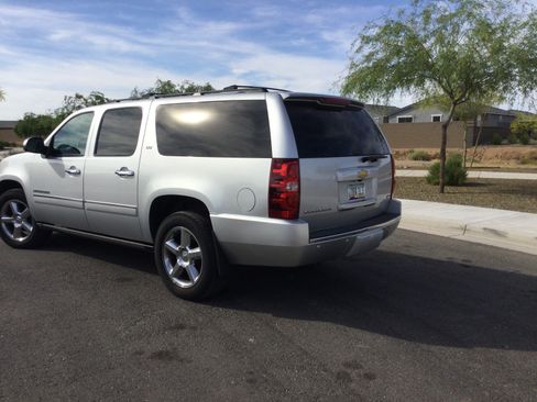 Used 2012 Chevrolet Suburban LTZ image 4