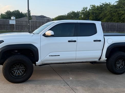 Used 2024 Toyota Tacoma TRD Off-Road AWD/4WD image 5