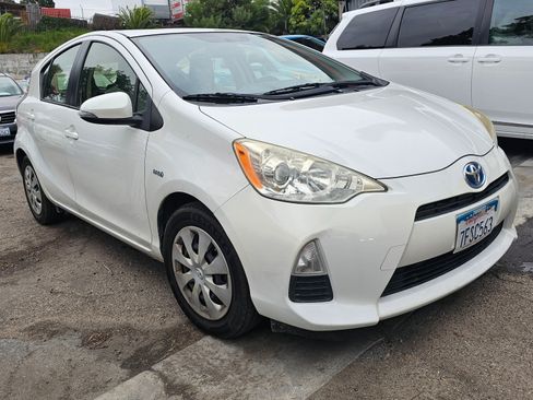Used 2014 Toyota Prius C One image 2
