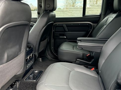 Used 2025 Land Rover Defender 130 X-Dynamic SE image 11