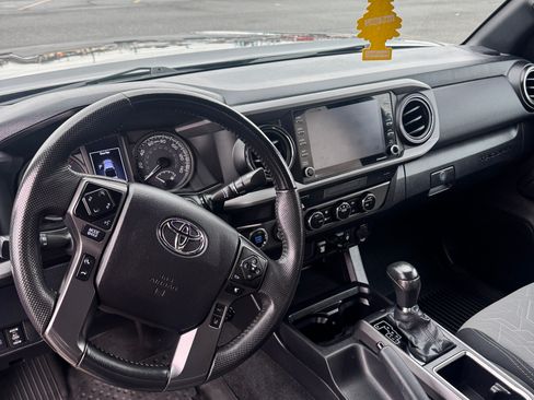Used 2021 Toyota Tacoma TRD Off-Road image 24